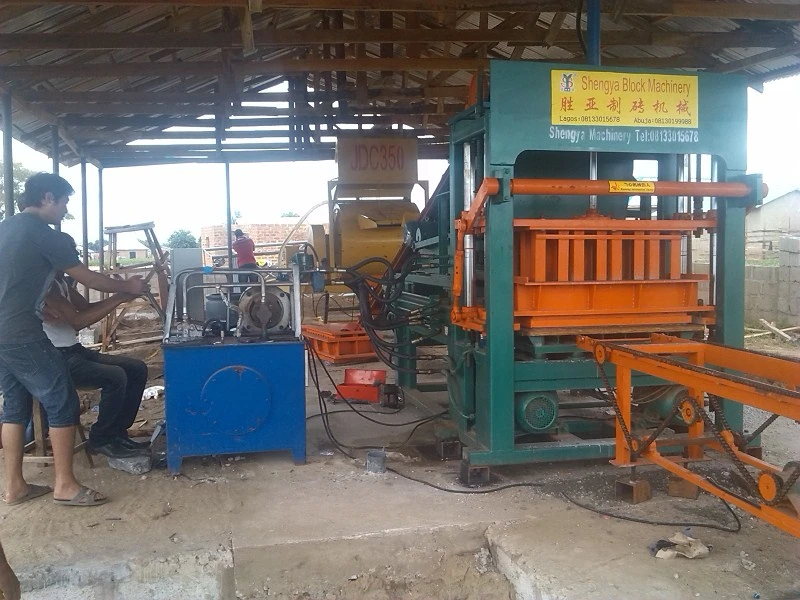 Hydraulic Semi-Automatic Brick Making Machine (QT5-20)